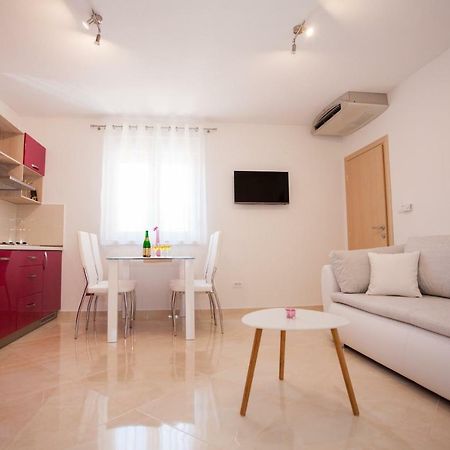 Apartments Mia Baška Voda Buitenkant foto