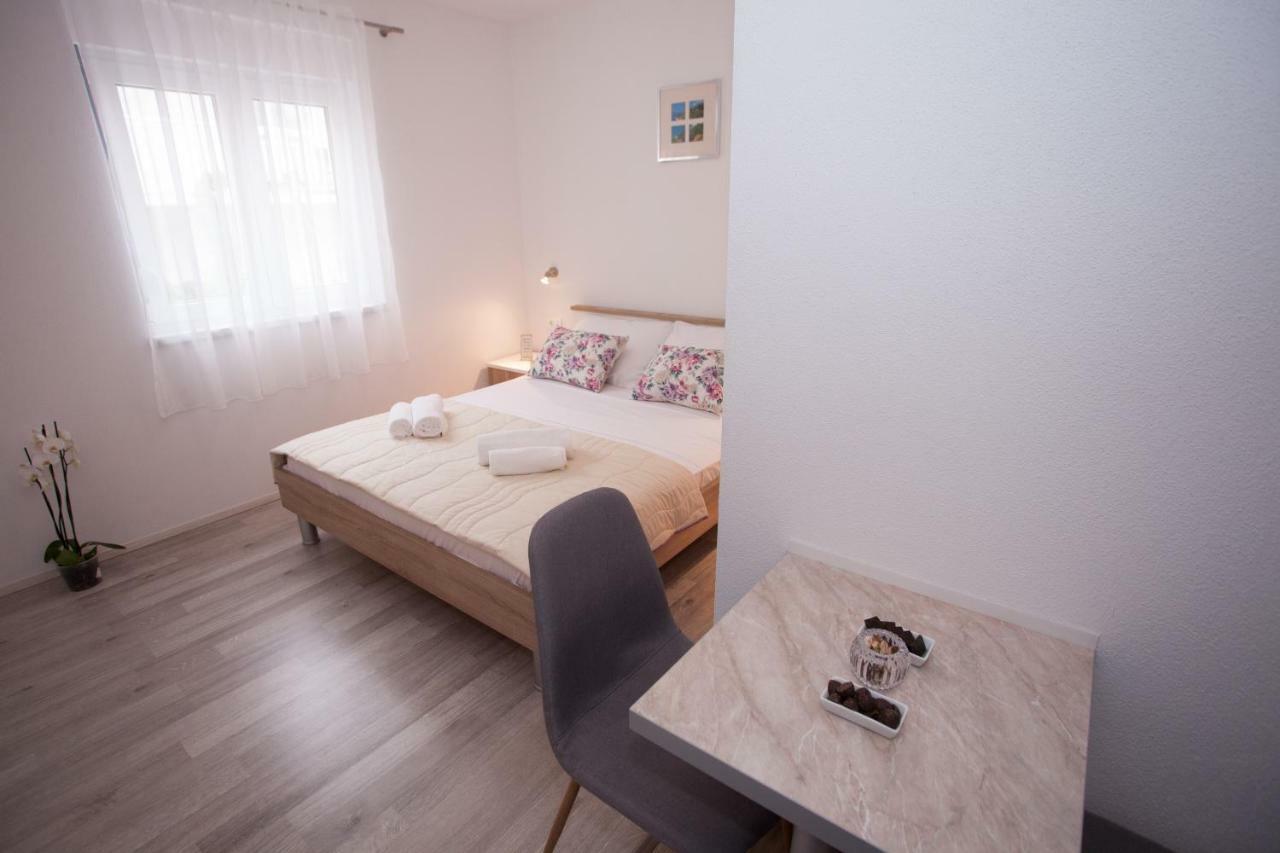 Apartments Mia Baška Voda Buitenkant foto