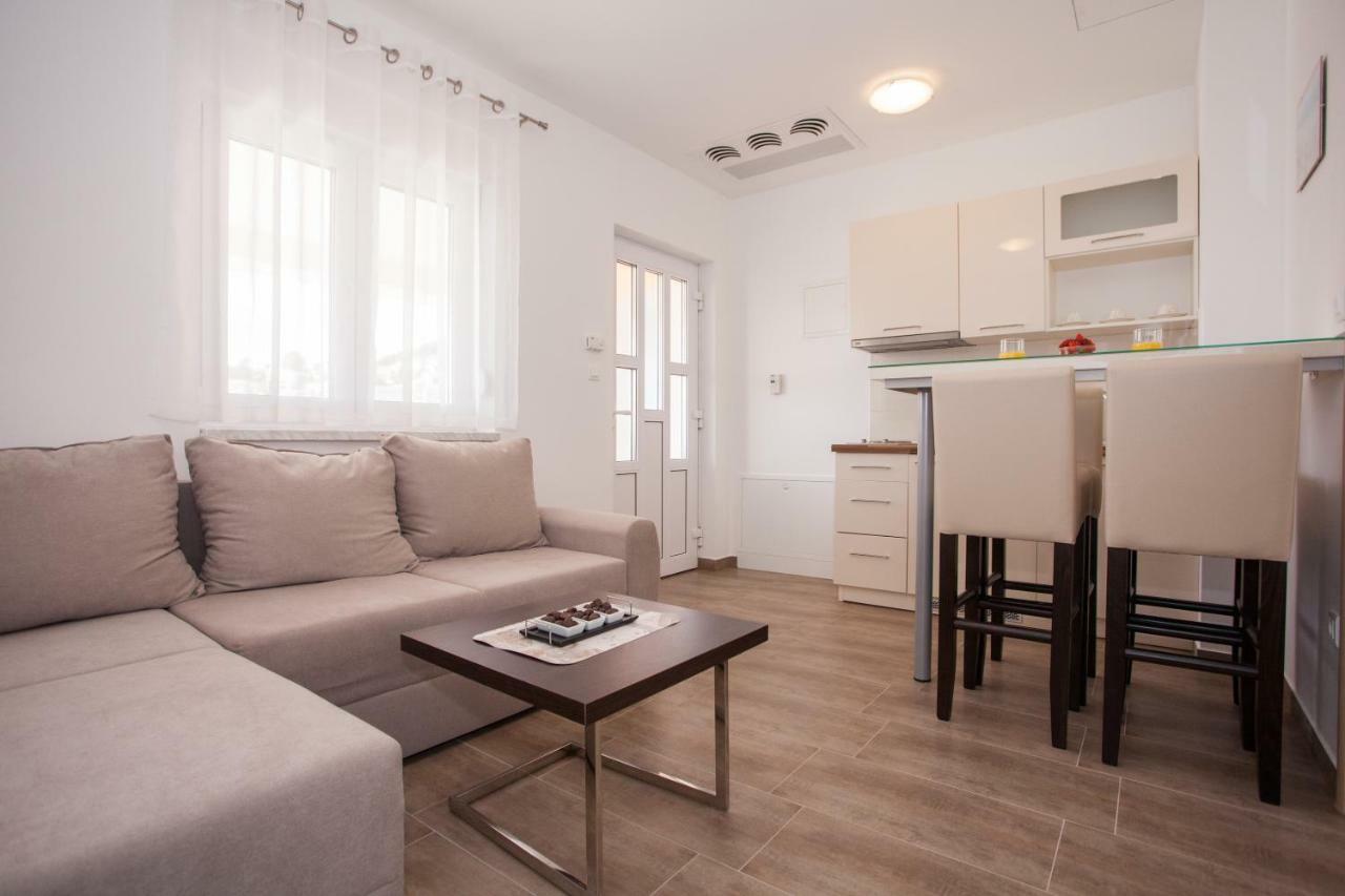 Apartments Mia Baška Voda Kamer foto