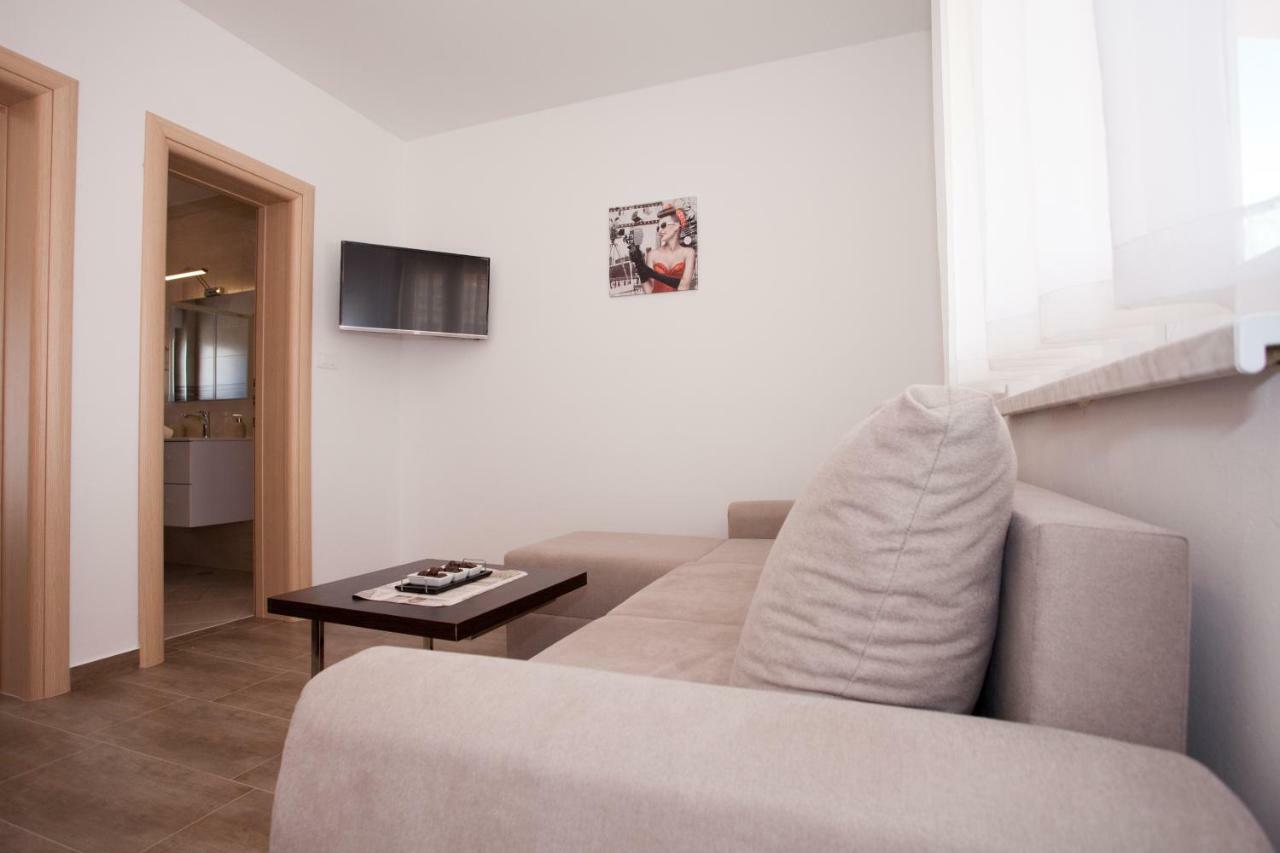 Apartments Mia Baška Voda Buitenkant foto