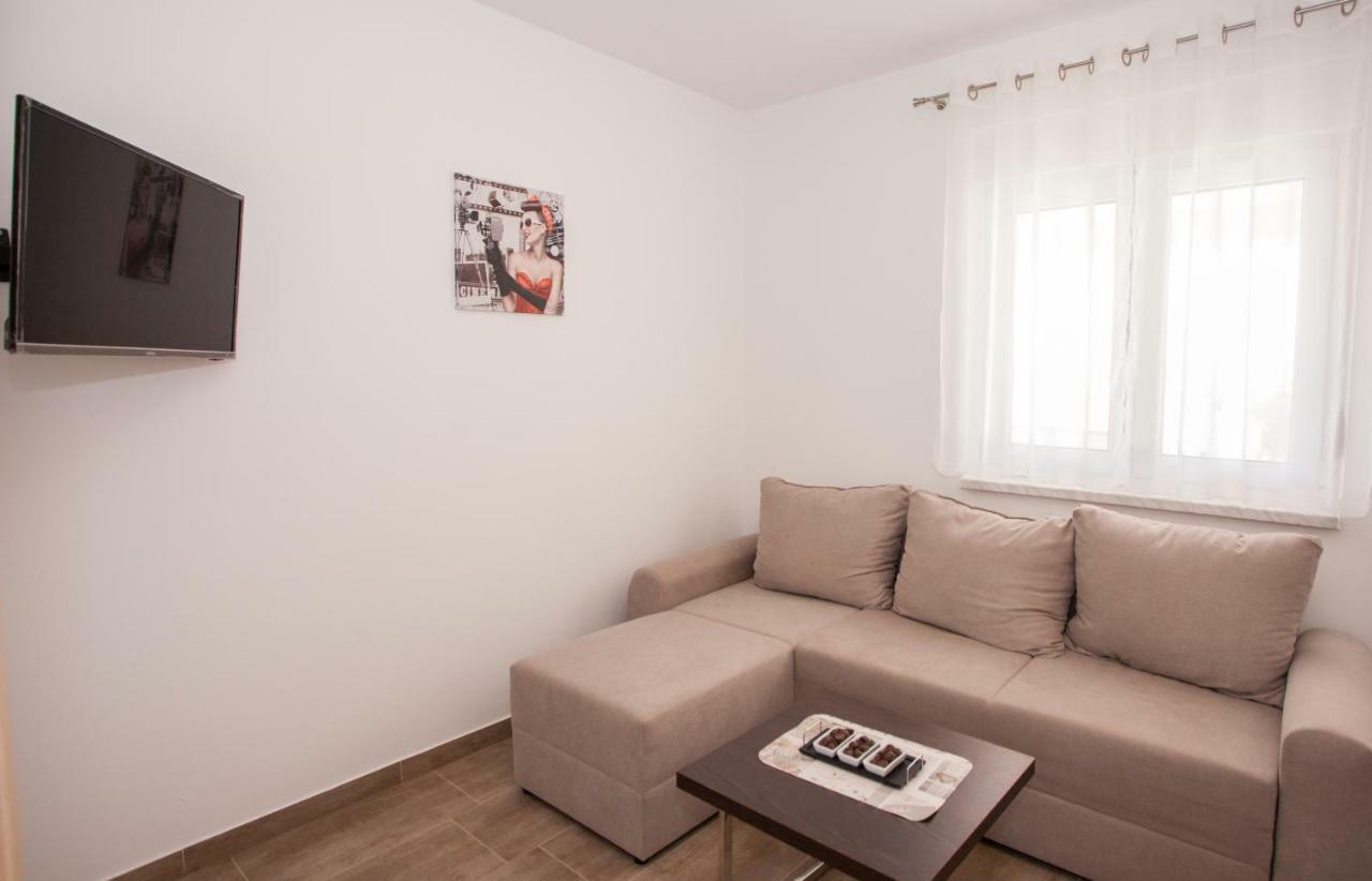 Apartments Mia Baška Voda Buitenkant foto