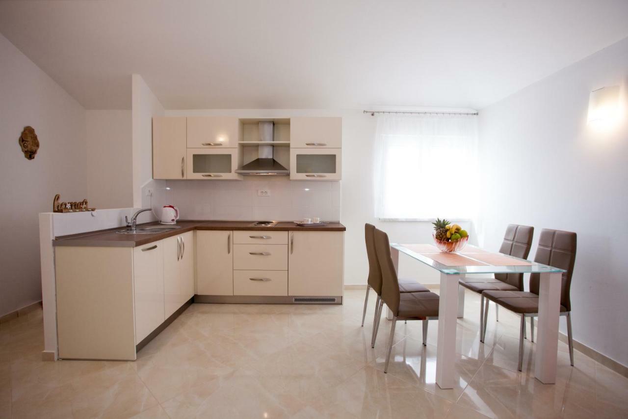 Apartments Mia Baška Voda Buitenkant foto